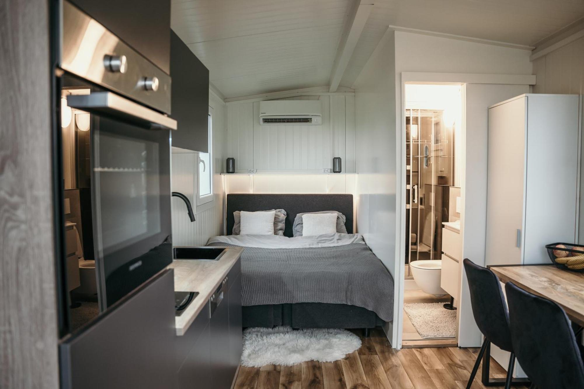 Luxe Tiny House Incl Jacuzzi En Strandhuisje In Zomerseizoen Meliskerke Exteriér fotografie