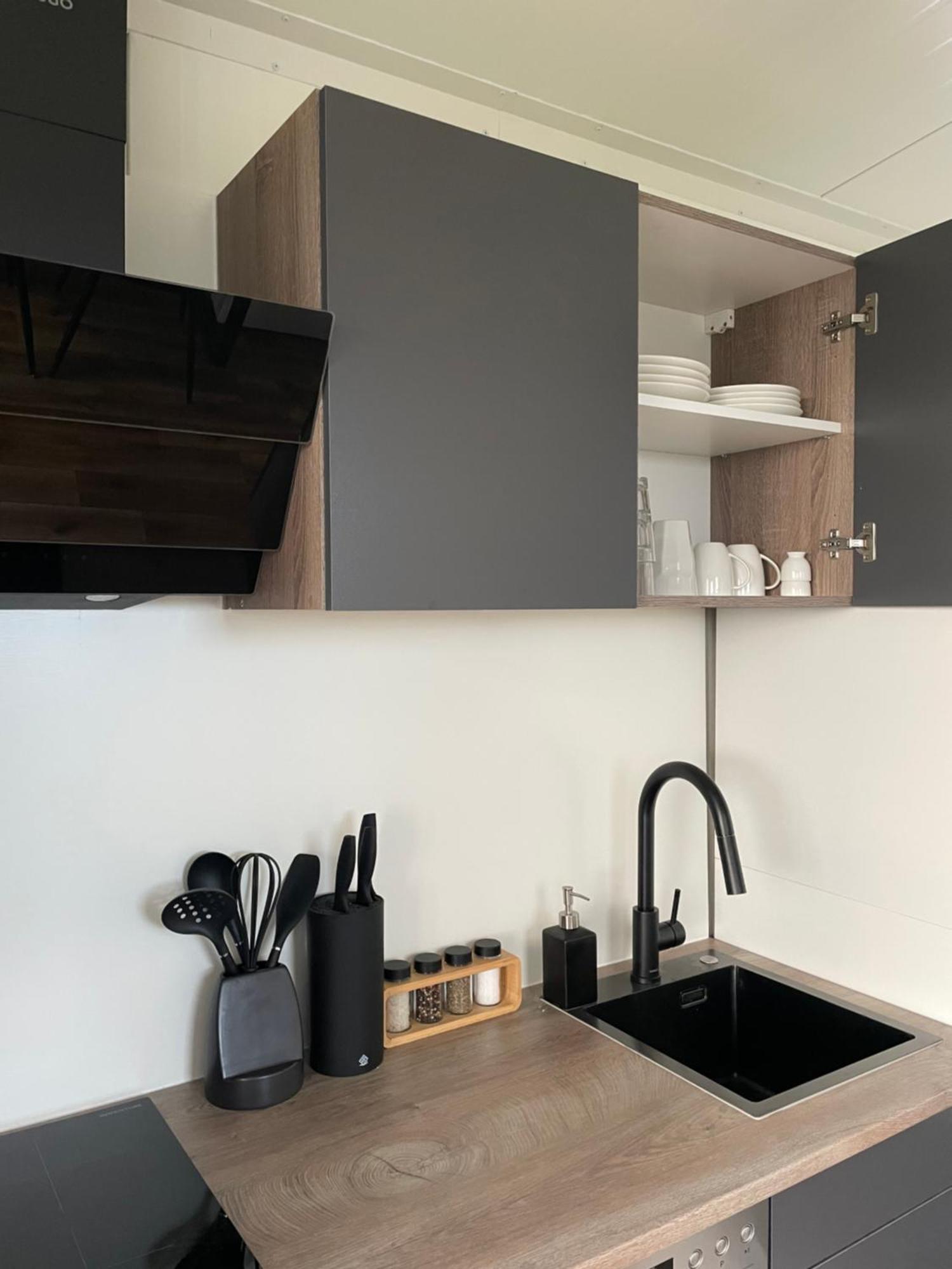 Luxe Tiny House Incl Jacuzzi En Strandhuisje In Zomerseizoen Meliskerke Exteriér fotografie